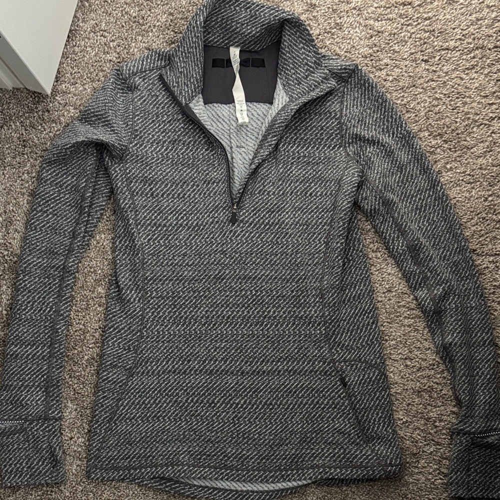 Chic Lulemon Patterned Pullover